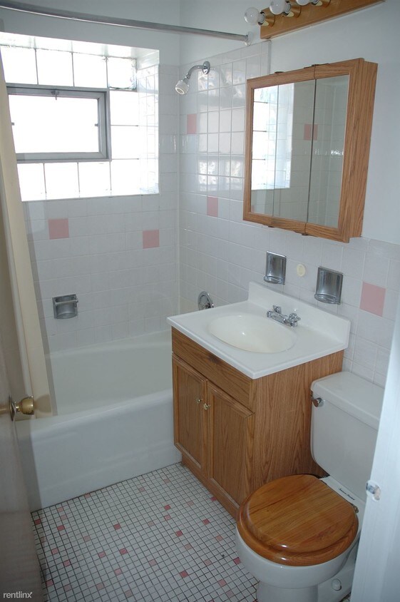 Foto principal - 5136 S Harper Ave