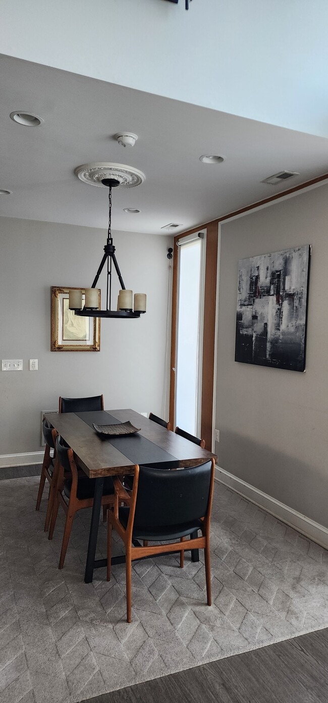 Building Photo - 3018 22nd St S