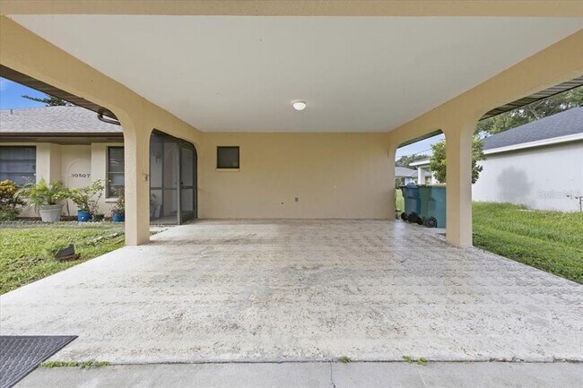 Foto del edificio - 10507 Pendleton Ave