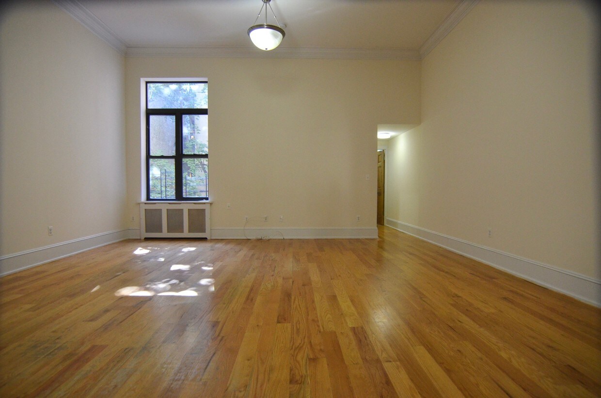 Primary Photo - 58 W 72nd St