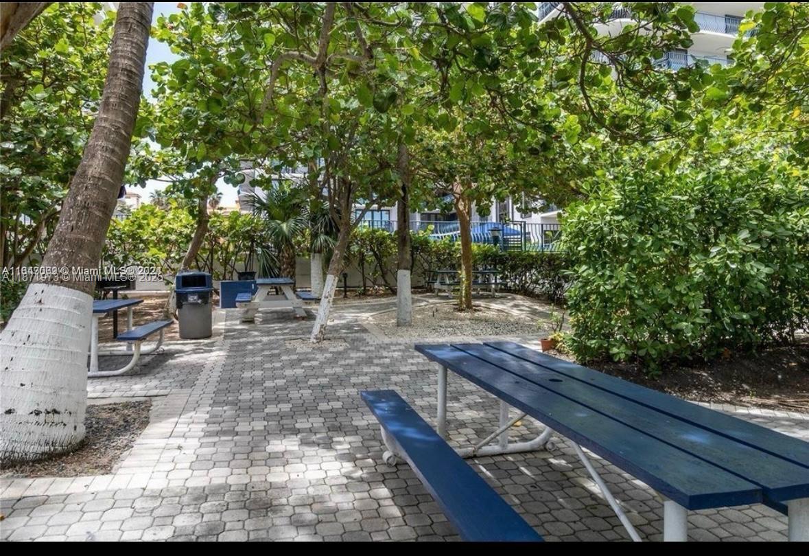 Foto del edificio - 8877 Collins Ave