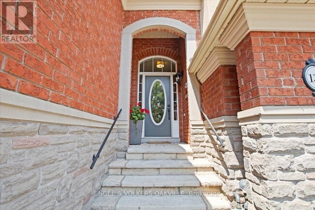 Building Photo - 135 Tawny Crescent