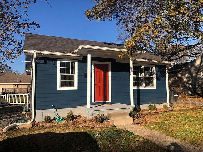 Building Photo - 802 Wildwood Ave