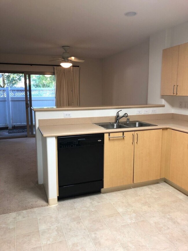 Building Photo - Highly Desired "Nohona" Mililani Mauka Tow...