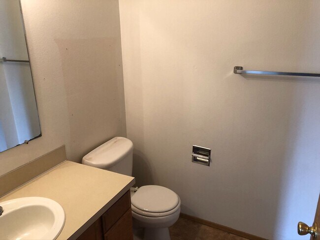 Foto del edificio - Nice 3 Bedroom, 1.5 Bath Duplex Near Linfield