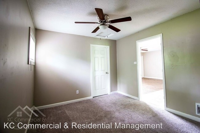 Foto del edificio - 3 br, 1 bath House - 11114 Bristol Terrace