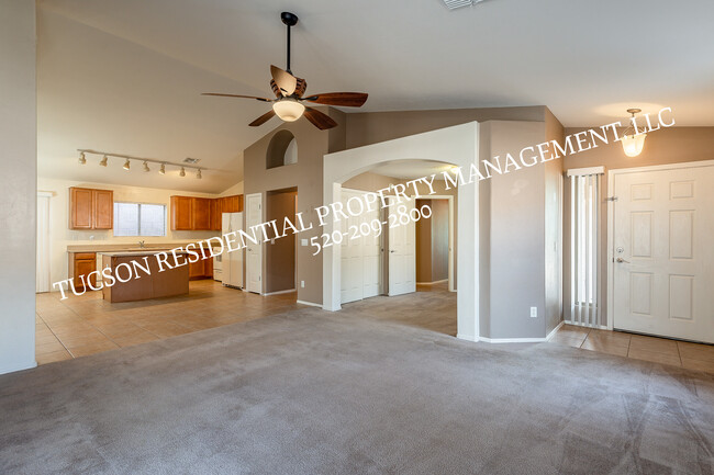 Building Photo - 10882 S Arrowhead Spring Dr