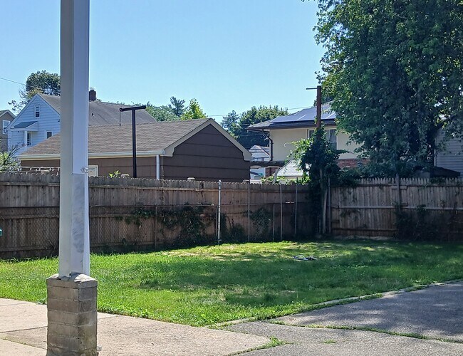 Foto del edificio - 271 Swanson Ave