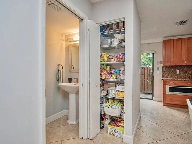 Building Photo - 7670 Lago Del Mar Dr