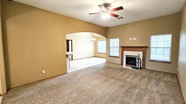 Building Photo - 420 E Plantation Terrace