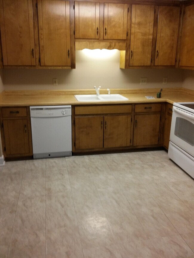 Building Photo - 265 Highland Park Dr