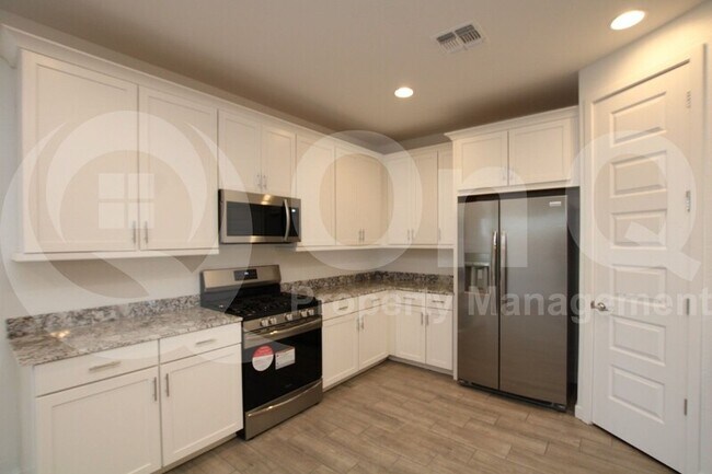 Building Photo - 2630 W Hidalgo Ave