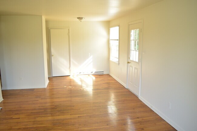 Building Photo - 7415 Rogues Rd