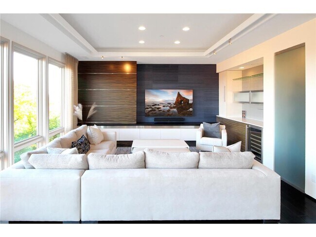 Foto del edificio - 555 Oak Ridge Pl