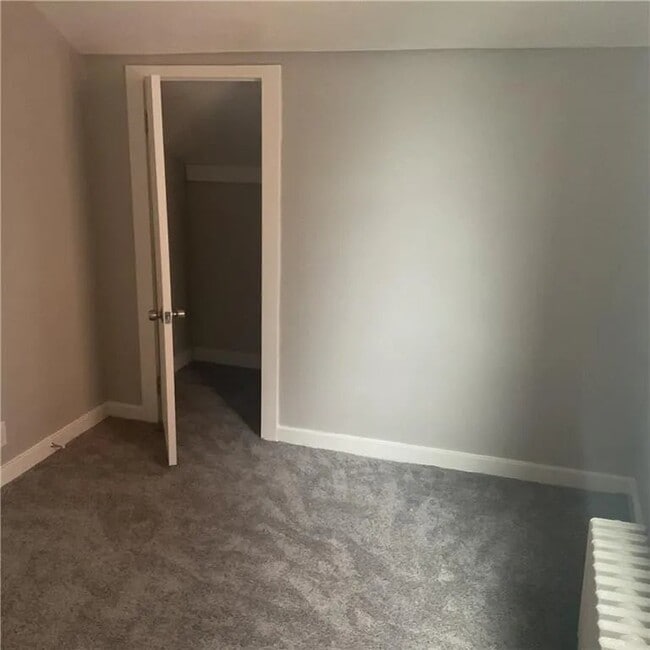 Building Photo - 1818 Plainview Ave