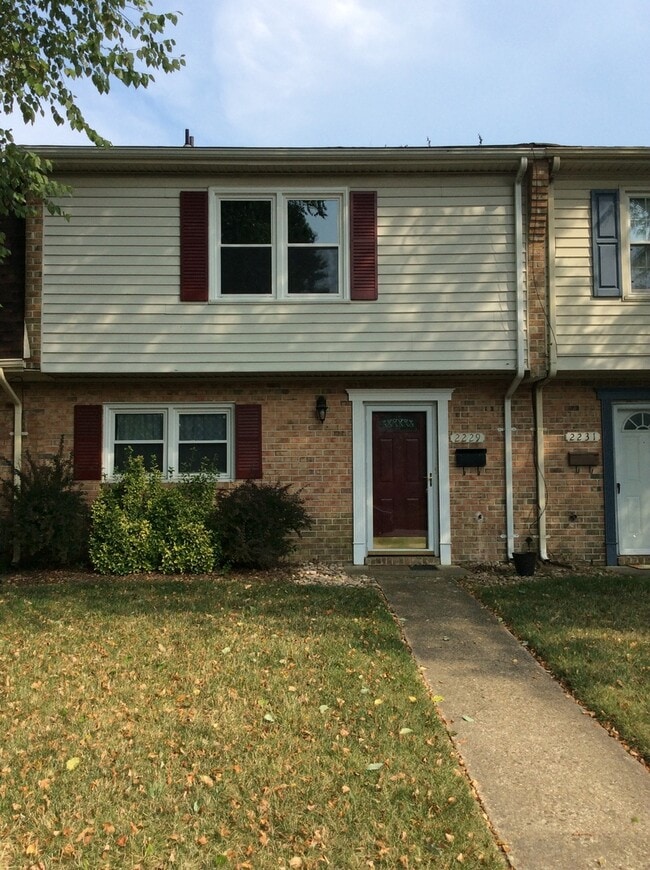 Building Photo - 2229 Sedgewick Dr