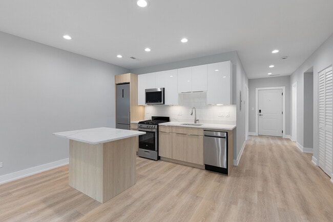 Building Photo - 1548 W Juneway Terrace