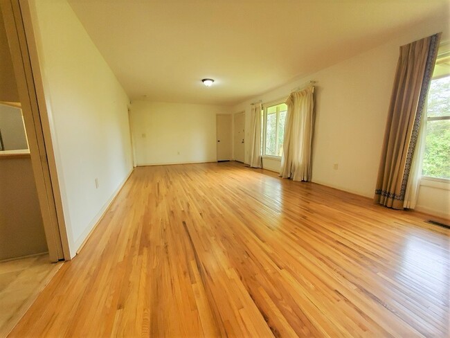 Foto del edificio - 1043 Davidson Rd