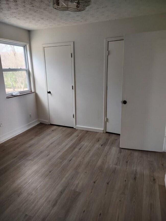 Foto del edificio - Knoxville 37920 - One Bedroom Ground Floor...