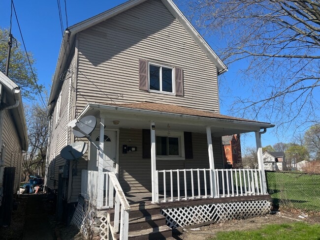 Foto del edificio - 328 W 17th St