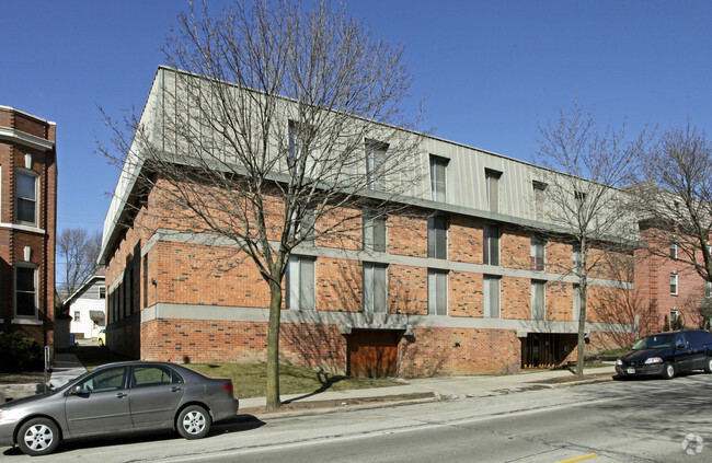 Building Photo - 3055 Oakland