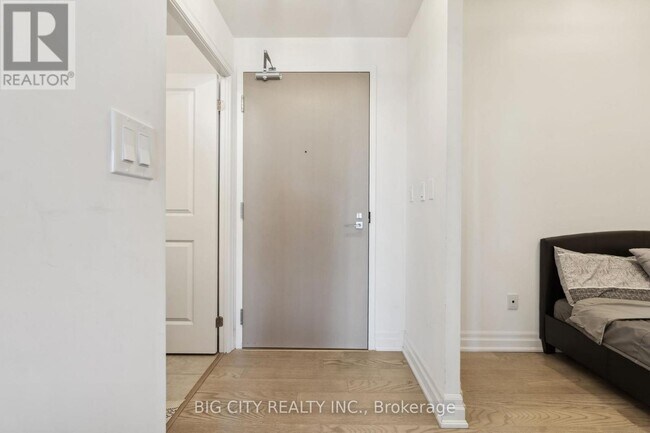 Building Photo - 510-510 ROUGE VALLEY Dr