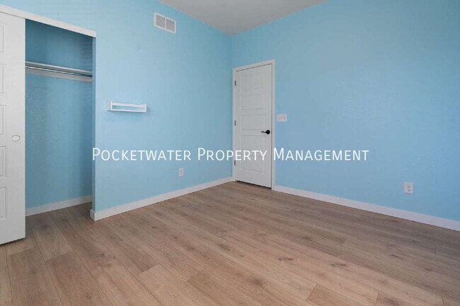 Foto del edificio - 5019 Thistle Dr