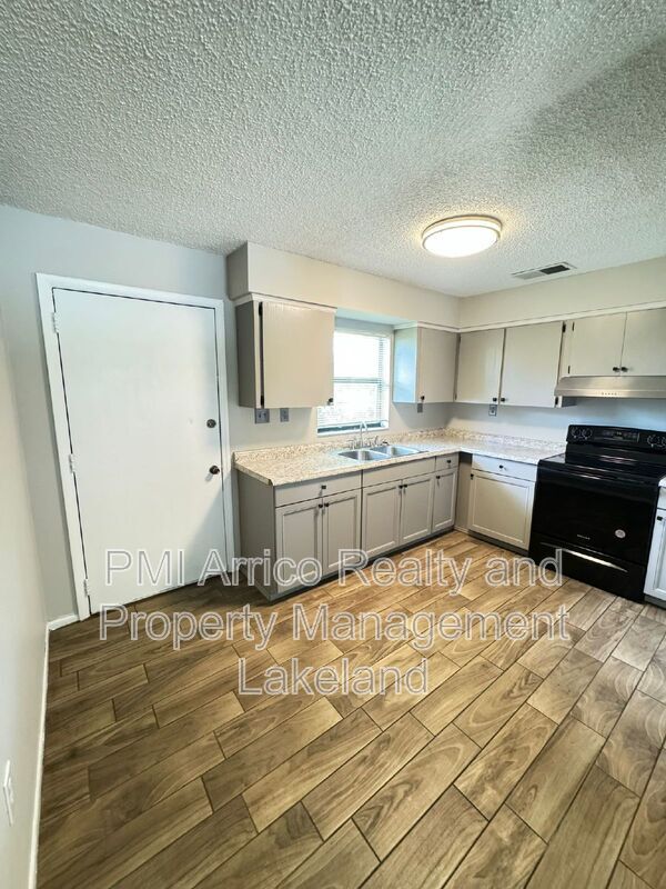 Foto del edificio - 1342 Reynolds Rd