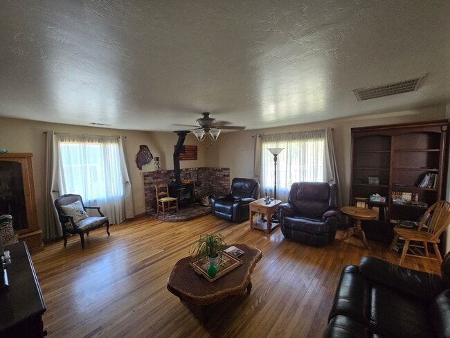 Building Photo - 1316 Rohnerville Rd