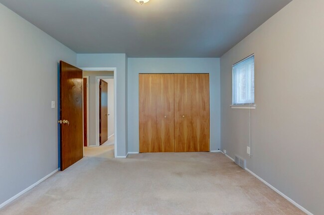 Building Photo - Available now: Royal Oak rental- Lower Unit