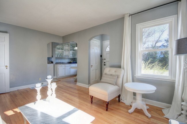 Foto del edificio - 502 E Washington St