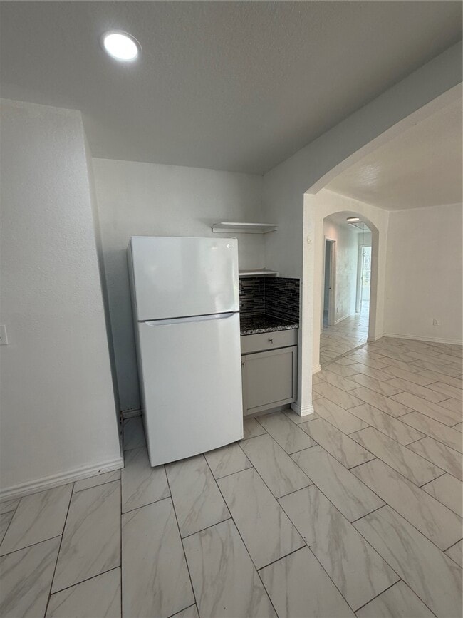 Building Photo - 9210 Tacquard Dr