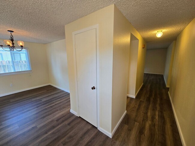 Foto del edificio - Single Story Donner Springs Home In Cul-de...