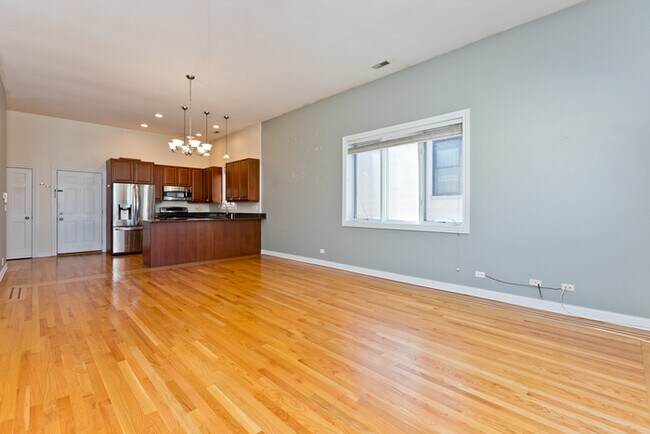 Building Photo - Spacious & unique 2Bed/2Ba condo in prime ...