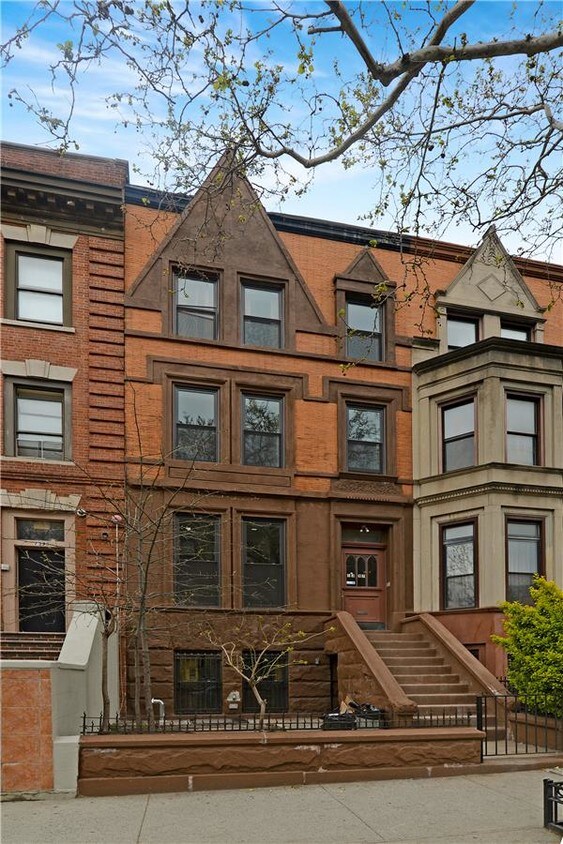 Building Photo - 1397 Dean St