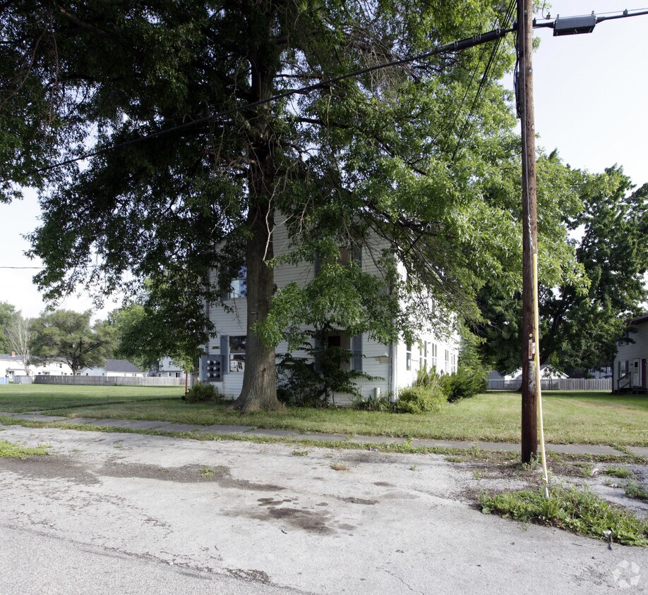 Building Photo - 9581 Greenmeadow