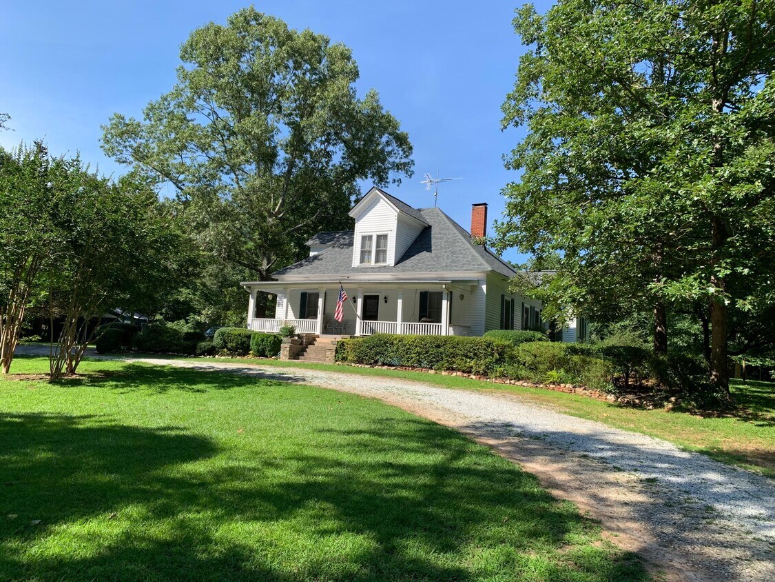 Primary Photo - 8422 Pendergrass Rd