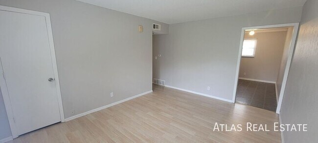 Foto del edificio - 7103 Fulton Rd