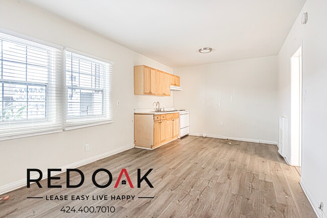 Building Photo - Sun-Drenched One Bedroom with Hardwood Sty...