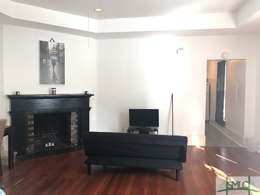 Primary Photo - 121 W Hall St
