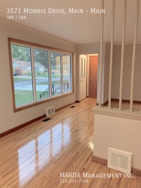 Photo du bâtiment - COZY  3BEDROOM/1 BATH MAIN FLOOR UNIT -ALL INCLUSIVE