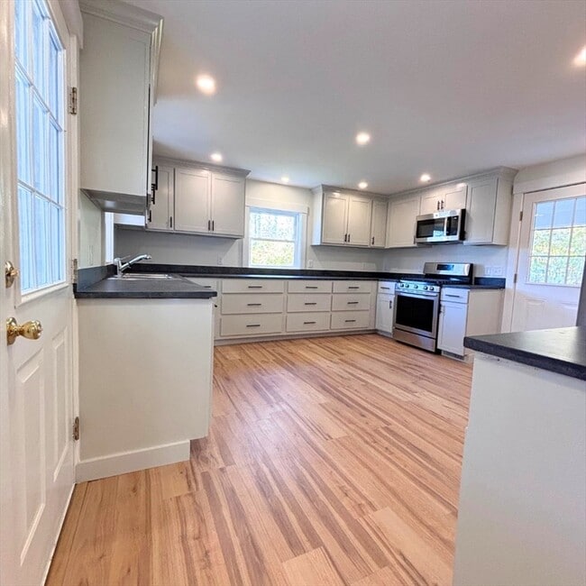 Building Photo - 301 Central St