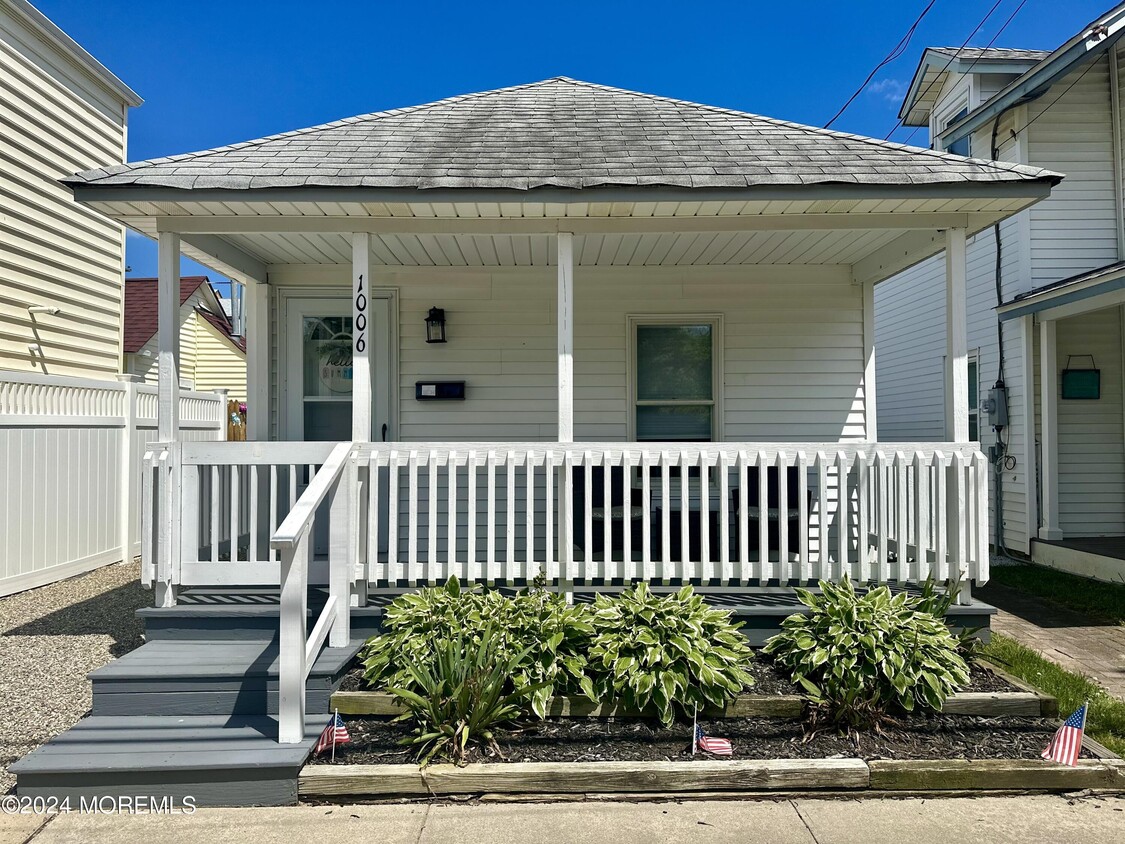 Primary Photo - 1006 Beach Ave