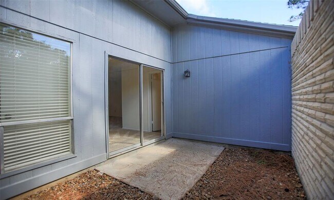 Building Photo - 12614 Campos Dr