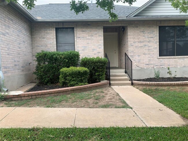 Building Photo - 1104 Collinwood W Dr