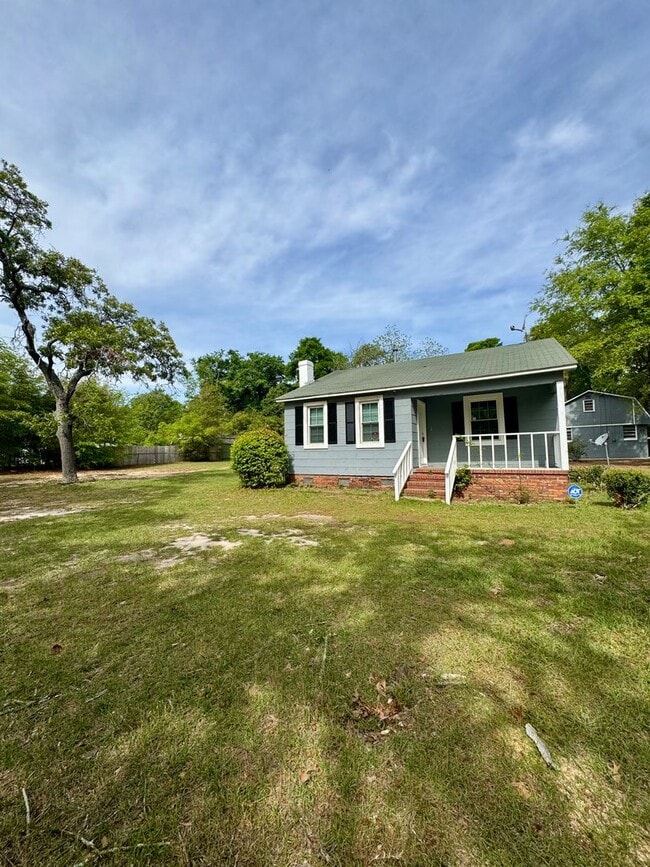 Building Photo - Unit A – Front Home