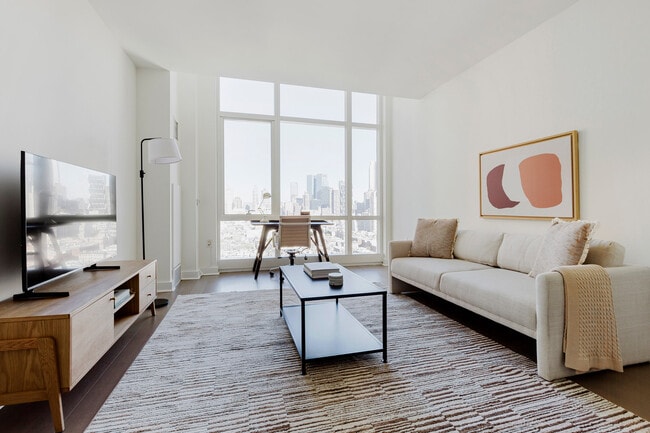 Building Photo - 450 W 42nd St