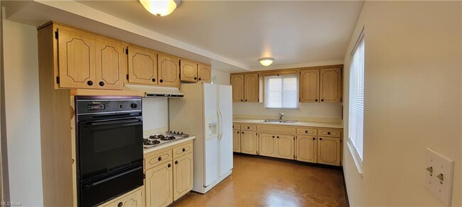 Building Photo - 4973 Robinhood Dr
