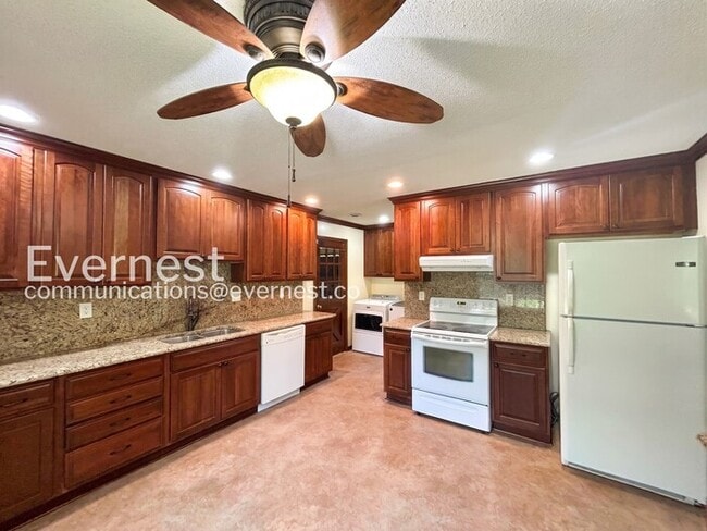 Building Photo - 75 Cottonwood Dr