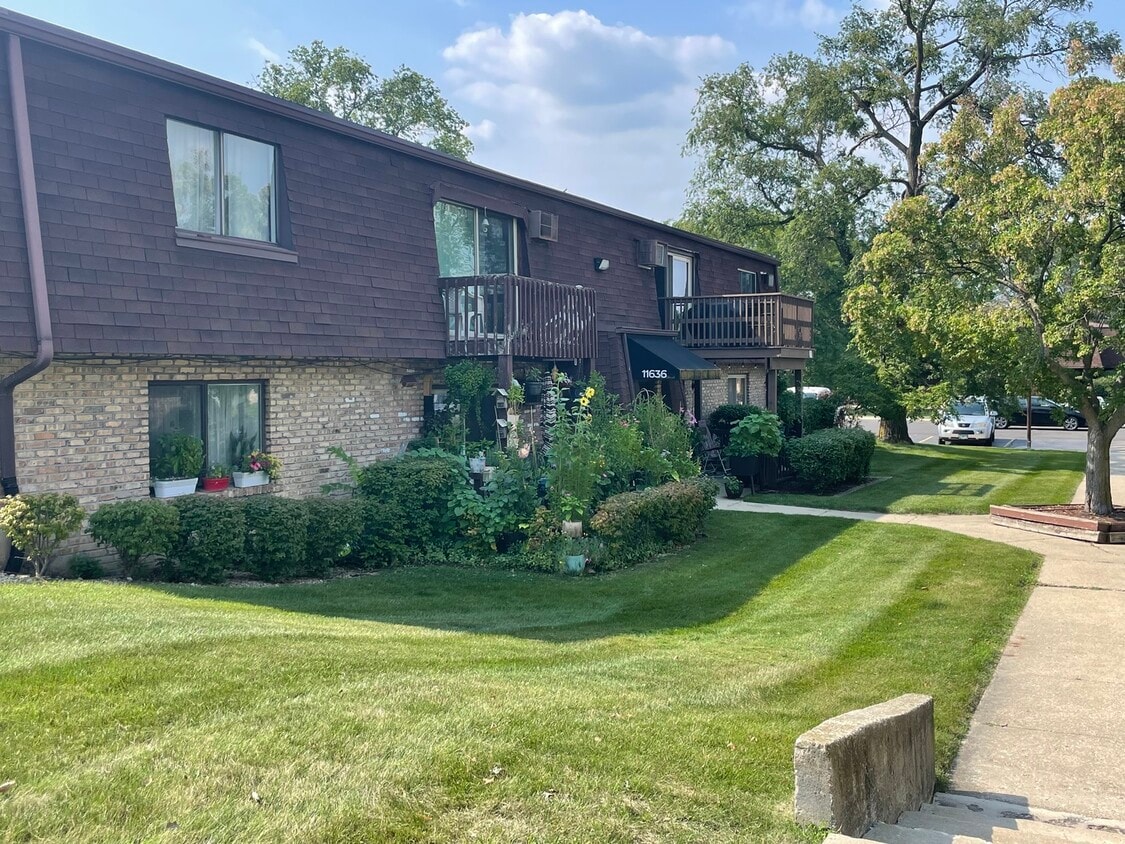 11636 Roberts St Unit 2, Mokena, IL 60448 Condo for Rent in Mokena